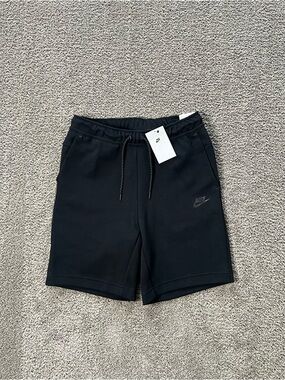 New Nike Sportswear Tech Fleece Shorts Men’s Size Small